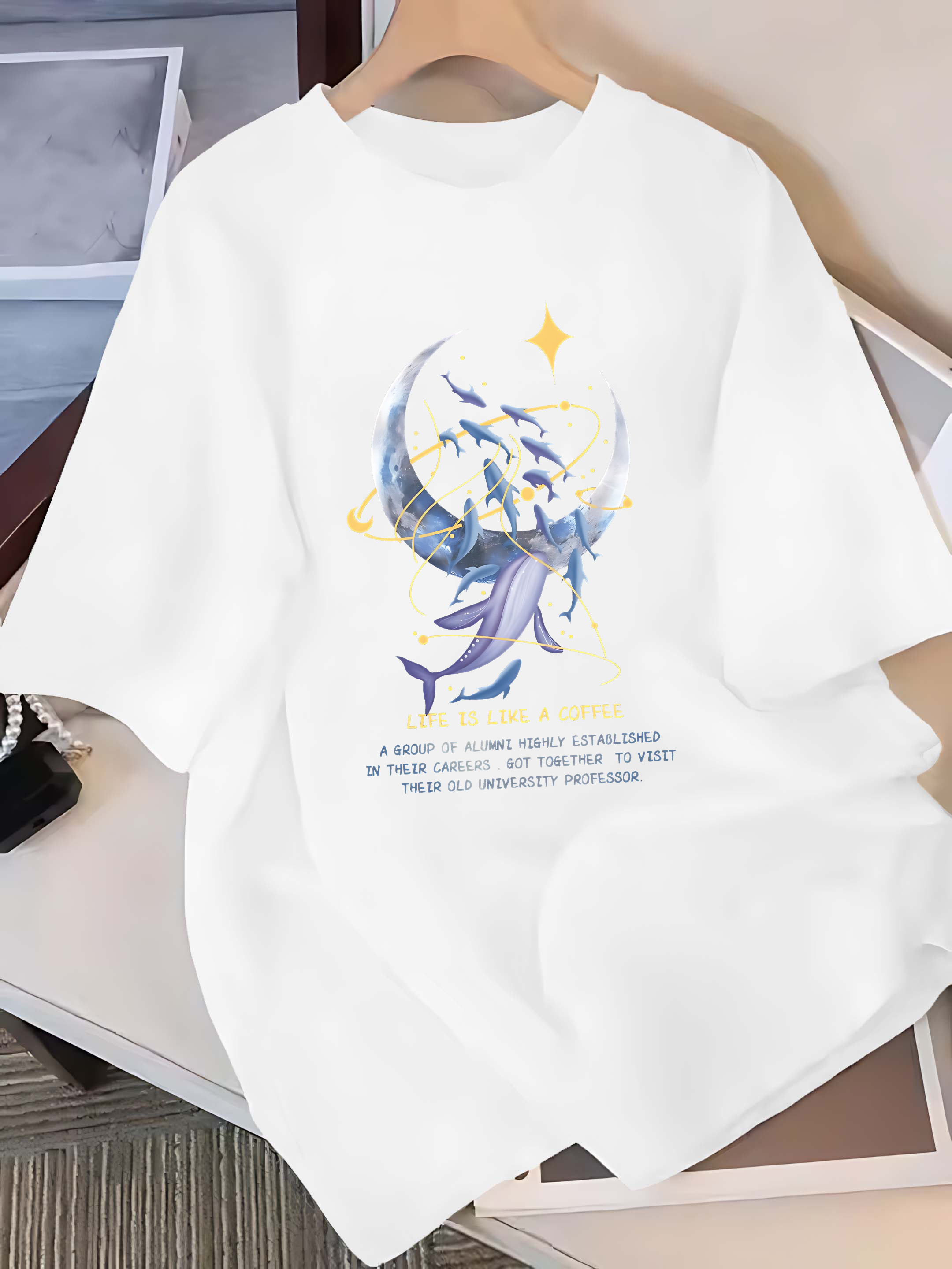 Summer Clothing Images - Изображение изображает сказочного кита и луну,